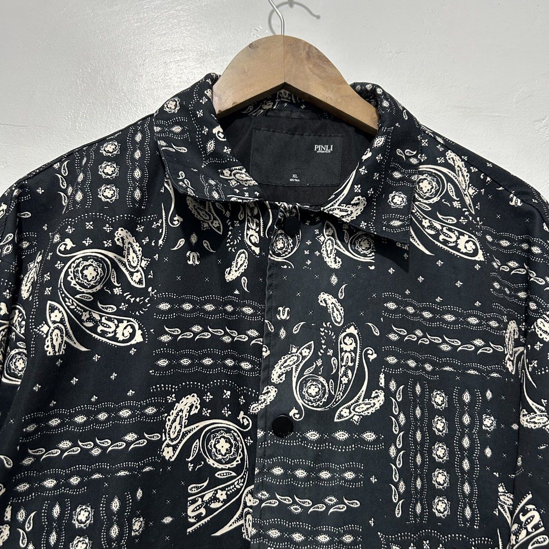 PINLI Paisley Pattern Jacket (XL) (Category: Coats, Jackets and Outerwear) located in Caloocan City. Submitted by lulufanatics (Listing ID 1460276390, Image 3). Description: With one missing button check last pic (not visible) when worn. Dimes:28Lx23W Loc: North Caloocan 📍 Can ship tru Lalamove or J&T.