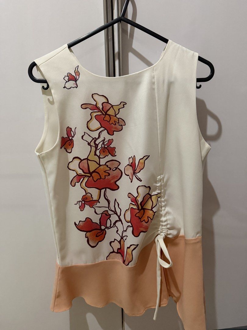 Plains & Prints Top (Category: Sleeveless) located in Manila. Submitted by ellejin (Listing ID 1460245472, Image 1). Description: Used twice. No flaws. Can fit XS-S.