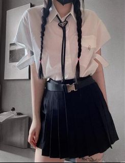 (Category: ) located in . Submitted by lux.finds (Listing ID 1460109406, Image 1). Description: .