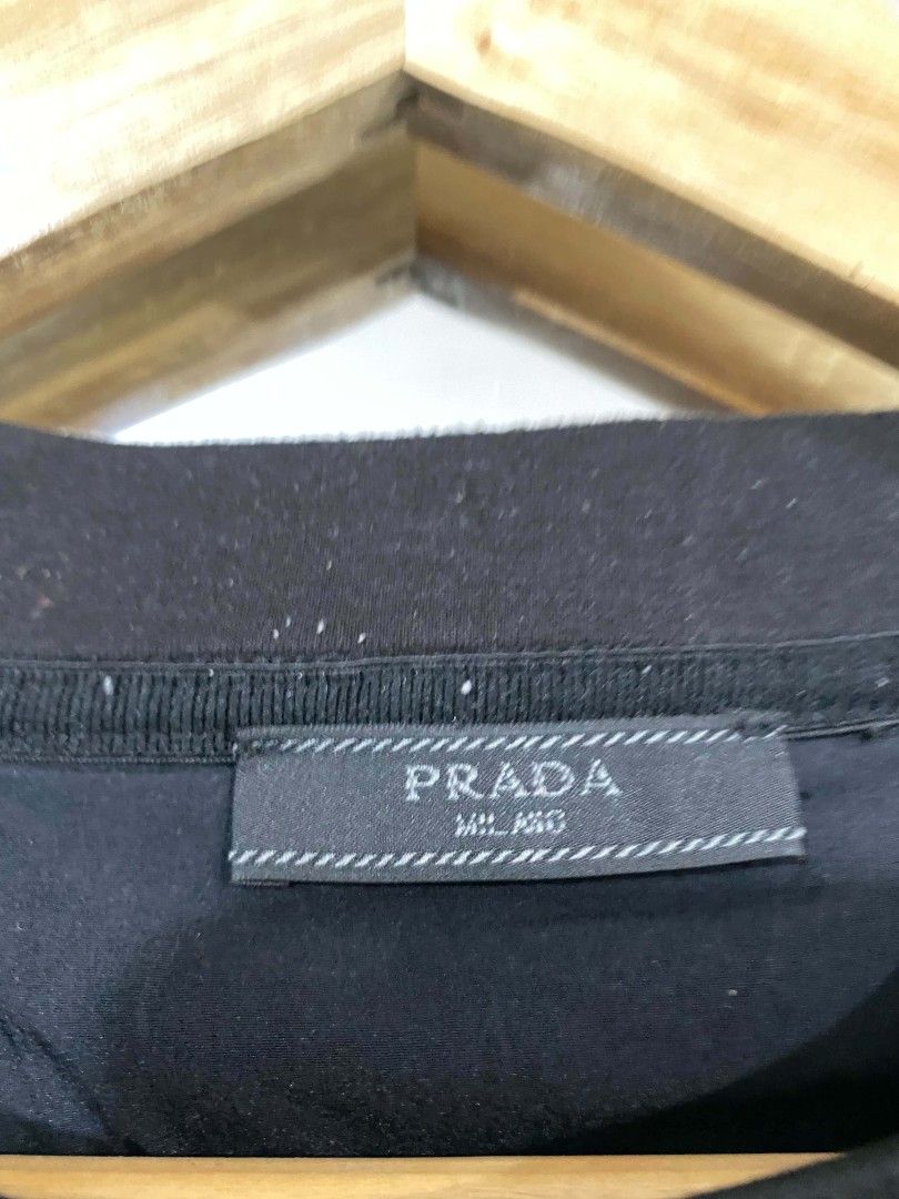 Prada (Category: Coats, Jackets and Outerwear) located in Cabuyao City. Submitted by jp-collection (Listing ID 1460191077, Image 3). Description: .