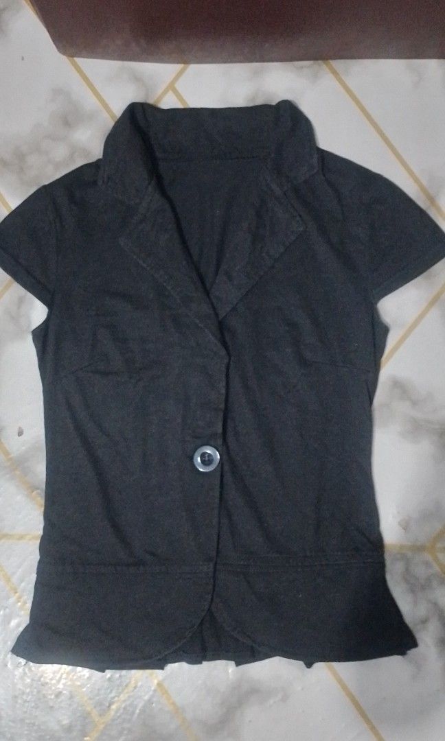 Pre loved Black Blouse with button Small-Medium (Category: Blouses) located in Batangas. Submitted by zenrez_shop (Listing ID 1460116495, Image 1). Description: Black Blouse Cotton Pwede sa school or pang office or even smart casual.