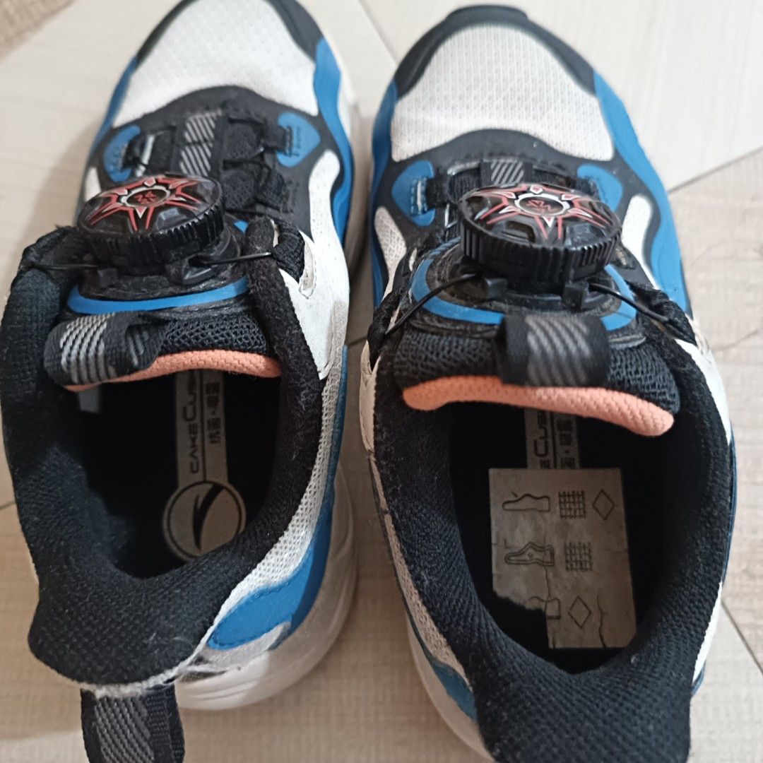 Preloved ANTA Kids Shoes 👟 (Category: Babies & Kids Fashion) located in Bulacan. Submitted by mahazelram38924 (Listing ID 1460120541, Image 1). Description: Preloved ANTA Kids Shoes 👟 📌 Size: US 11C / EUR 28 📌 Original Price: ₱2,000+ 💰 Selling Price: ₱700 ✨ Good condition, may minimal signs of use lamang. RFS: Masikip na po sa anak ko. 😊.