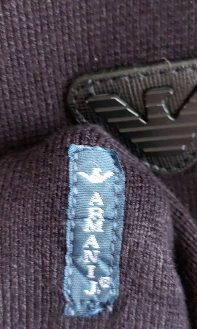 Preloved branded knitted fullzip vest (Category: Activewear) located in Manila. Submitted by vestir.thrifts (Listing ID 1460242582, Image 3). Description: preloved branded knitted Men's fullzip vest size and dimensions are already indicated on photo.