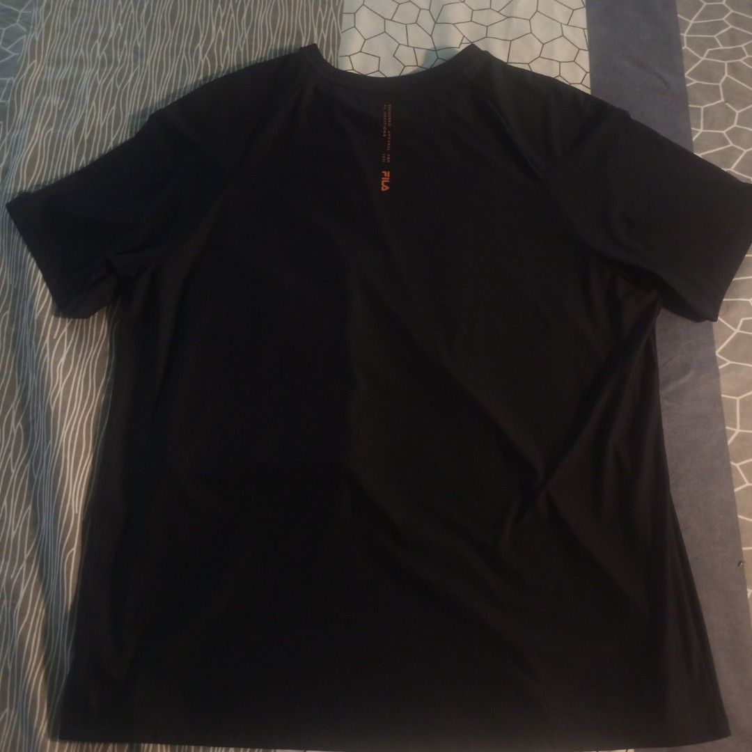 Preloved FILA Explore Tech Cargo Pocket Tee (Engineered Apparel Series) (Category: Activewear) located in Manila. Submitted by wendisdell (Listing ID 1460177233, Image 2). Description: Small (S) Width 18.5 Height 26 Hindi masyadong nagamit very stretchable gawa sa nylon at spandex, wala ding issue no bad smell o sira MOD - Lala move o J&T MOP - Gcash o cash lang kapag meet-up.