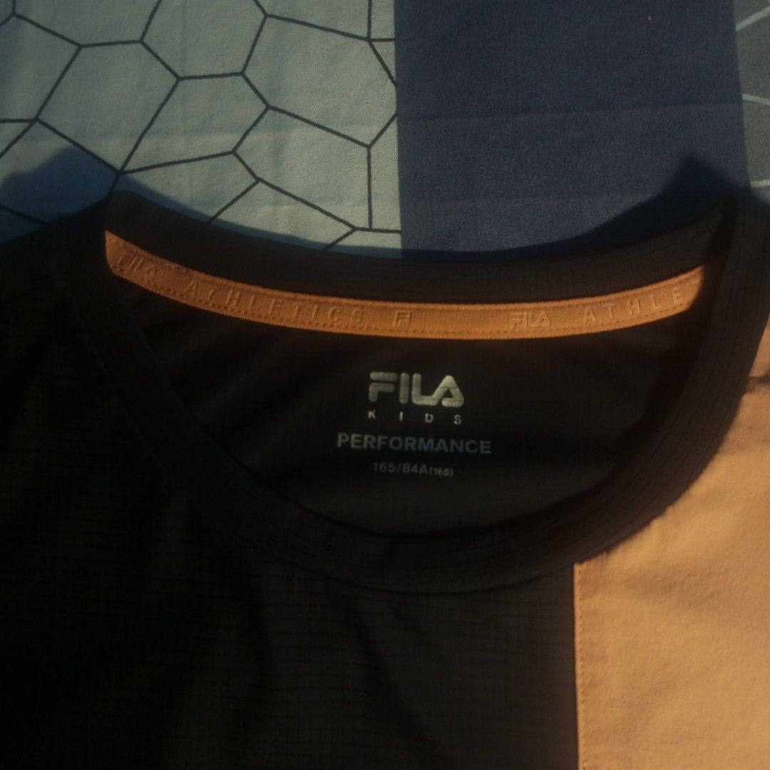 Preloved FILA Explore Tech Cargo Pocket Tee (Engineered Apparel Series) (Category: Activewear) located in Manila. Submitted by wendisdell (Listing ID 1460177233, Image 3). Description: Small (S) Width 18.5 Height 26 Hindi masyadong nagamit very stretchable gawa sa nylon at spandex, wala ding issue no bad smell o sira MOD - Lala move o J&T MOP - Gcash o cash lang kapag meet-up.