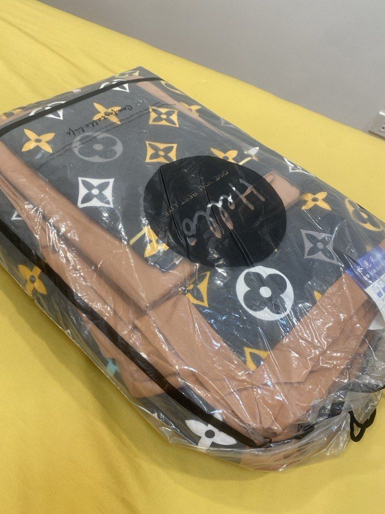 premium blanket set 4 in 1 (Category: Bedding & Towels) located in Manila. Submitted by swift.outletsale (Listing ID 1460140634, Image 2). Description: Flash Sale: Premium 100-Count Lenzing Tencel Summer Quilt 4-Piece Set – Grab Yours Now! Machine-washable, cooling-effect summer quilt 4-piece set – Special flash sale price Summer Quilt: 200×230 cm Bed Sheet: 245×250 cm Pillowcases: 48×74 cm [Sparkle] A diamond-patterned summer quilt set that exud