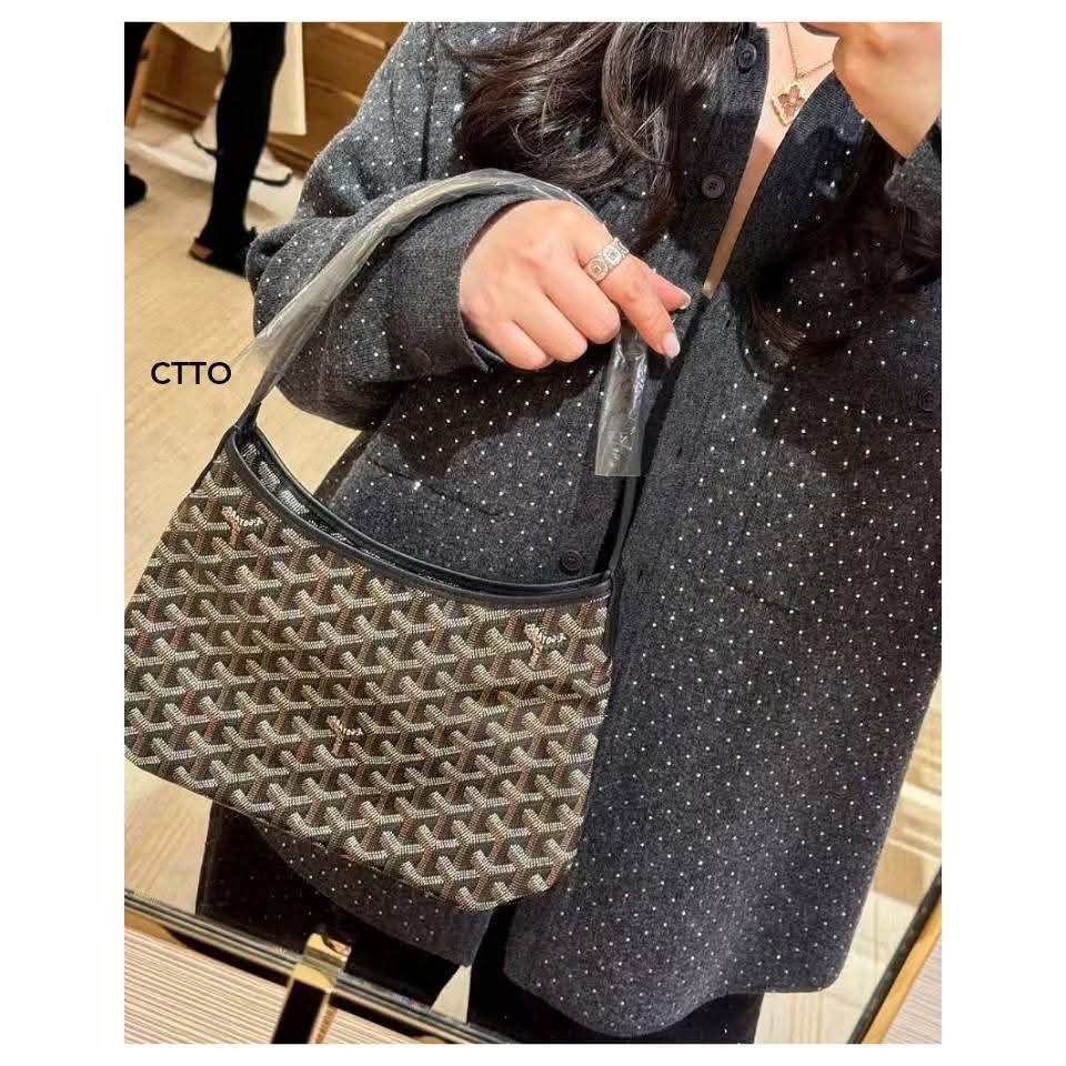 PRE-ORDER Goyard Boheme Mini Hobo (Category: Shoulder Bags) located in Las Pinas. Submitted by g1rlboss.mnl.ph (Listing ID 1460263661, Image 3). Description: 📌50% DP REQUIRED TO PROCESS ORDER ✈️7-10 DAYS ETA ✅️ACTUAL PHOTOS POSTED 📌PAY FIRST BEFORE SHIPPING ❌️NO PICKUP/MEETUP 🚫IF IN DOUBT, DON'T BUY INCLUSION/S: Dust bag Box Paper bag.