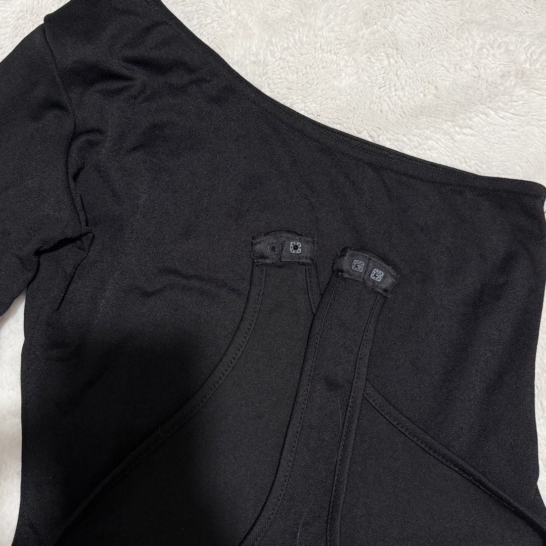 PrettyLittleThing Black One-Shoulder Bodysuit | S-M (Category: Others Tops) located in Manila. Submitted by meisu_mnl (Listing ID 1460227156, Image 2). Description: PrettyLittleThing Black One-Shoulder Bodysuit 🖤 Like new ✨ Size: S–M (UK 10 / US 6 / EU 38) Bust: 30–36" Waist: 26–32" Color: Black • One-shoulder design • Long sleeve • Stretchy & fitted • Easy to dress up or down • Snap-button closure Chic, flattering & easy to style. ✨ #PrettyLitt