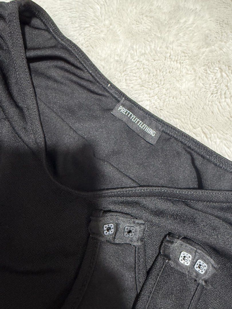 PrettyLittleThing Black One-Shoulder Bodysuit | S-M (Category: Others Tops) located in Manila. Submitted by meisu_mnl (Listing ID 1460227156, Image 3). Description: PrettyLittleThing Black One-Shoulder Bodysuit 🖤 Like new ✨ Size: S–M (UK 10 / US 6 / EU 38) Bust: 30–36" Waist: 26–32" Color: Black • One-shoulder design • Long sleeve • Stretchy & fitted • Easy to dress up or down • Snap-button closure Chic, flattering & easy to style. ✨ #PrettyLitt