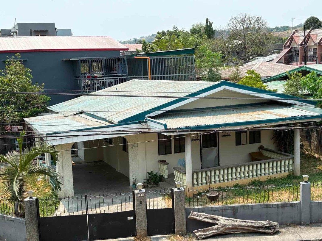 Prime 311sqm Corner Lot House (Category: House & Lot) located in Daraga. Submitted by freemoon_560b52 (Listing ID 1460243765, Image 2). Description: FOR SALE: House & Lot in Constellation Homes, Angono Rizal * Lot Area: 311 sqm Corner Lot * Floor Area: 110 sqm * 3 Bedrooms | 1 Toilet & Bath * Features: Spacious yard, good ventilation, corner location with 2-side access * Community: 24/7 security, clubhouse, basketball court, parks & playground * 