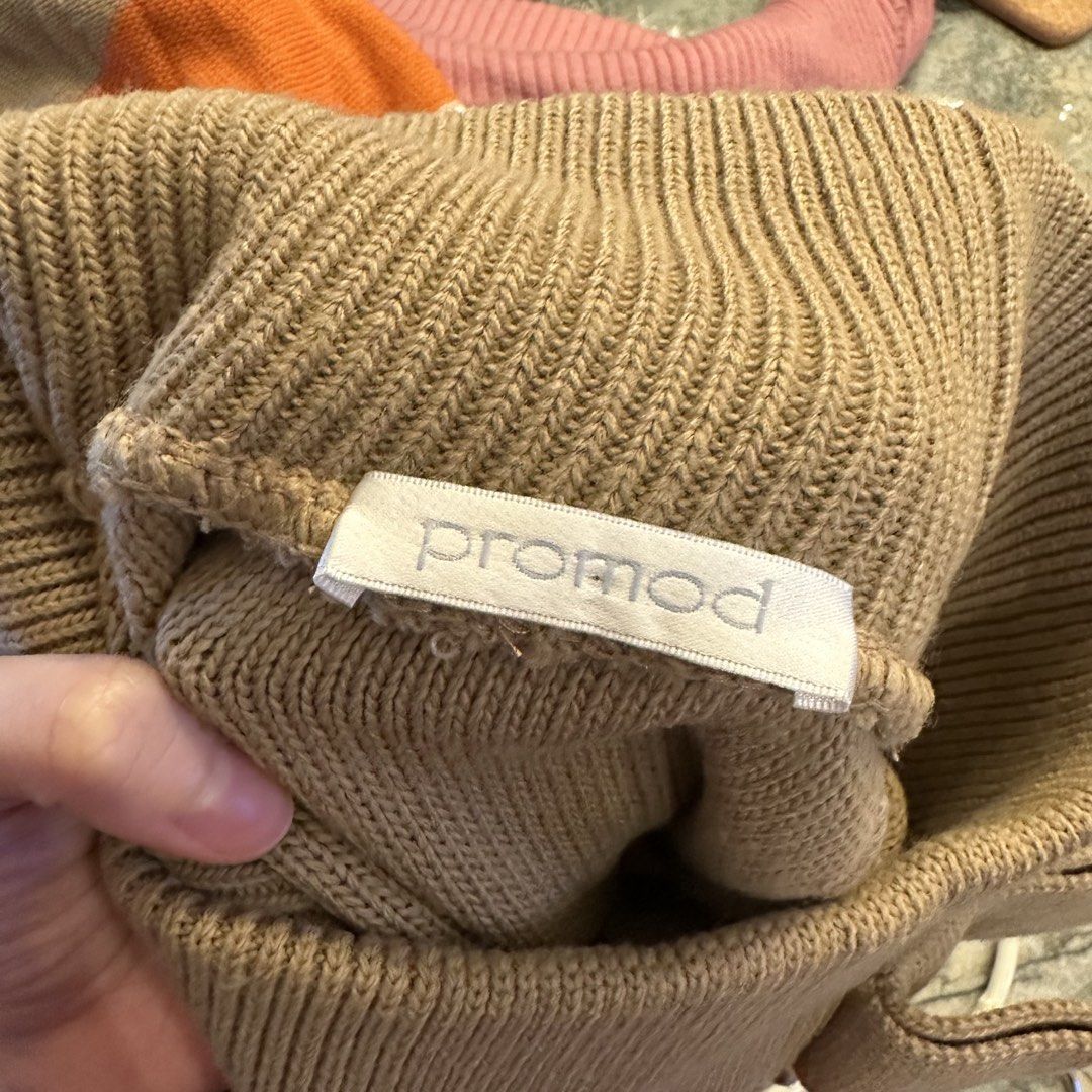 Promod brown poncho (Category: Coats, Jackets and Outerwear) located in Pasig City. Submitted by ynahperez (Listing ID 1460206981, Image 2). Description: .