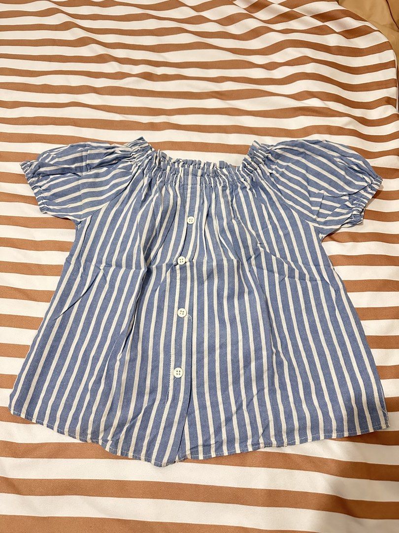 Puffsleeve Strips Blouse (Category: Blouses) located in Valenzuela. Submitted by shopbychacha (Listing ID 1460194724, Image 1). Description: Puffsleeve Blouse Can fit from XS to S.