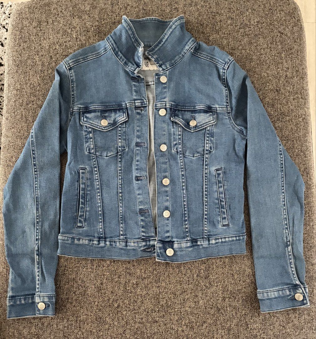 Pull & Bear Denim Jacket (Category: Coats, Jackets and Outerwear) located in Quezon City. Submitted by snoopiii (Listing ID 1460176913, Image 1). Description: RFS: Decluttering.