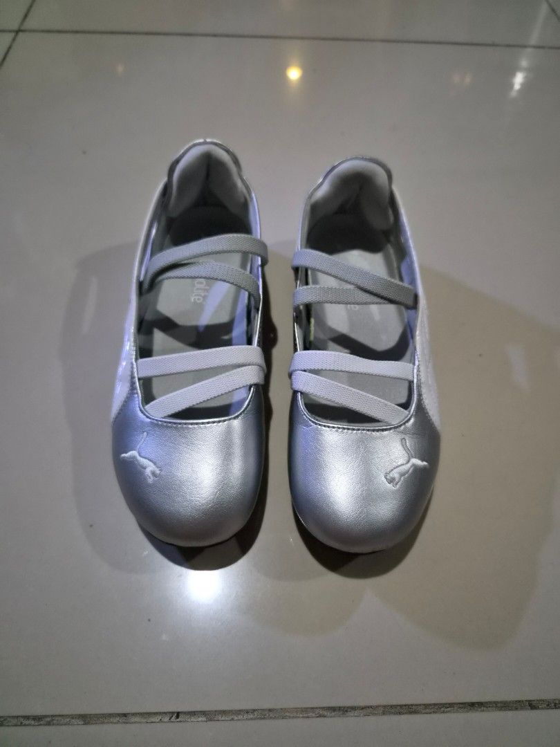 Puma Speedcat Metallic (Category: Flats & Sandals) located in Quezon City. Submitted by bmt55 (Listing ID 1460237249, Image 1). Description: size: 35.5 (22cm) Used 3x only, like new With original box Msg for more pics if needed Shipping covered by buyer .
