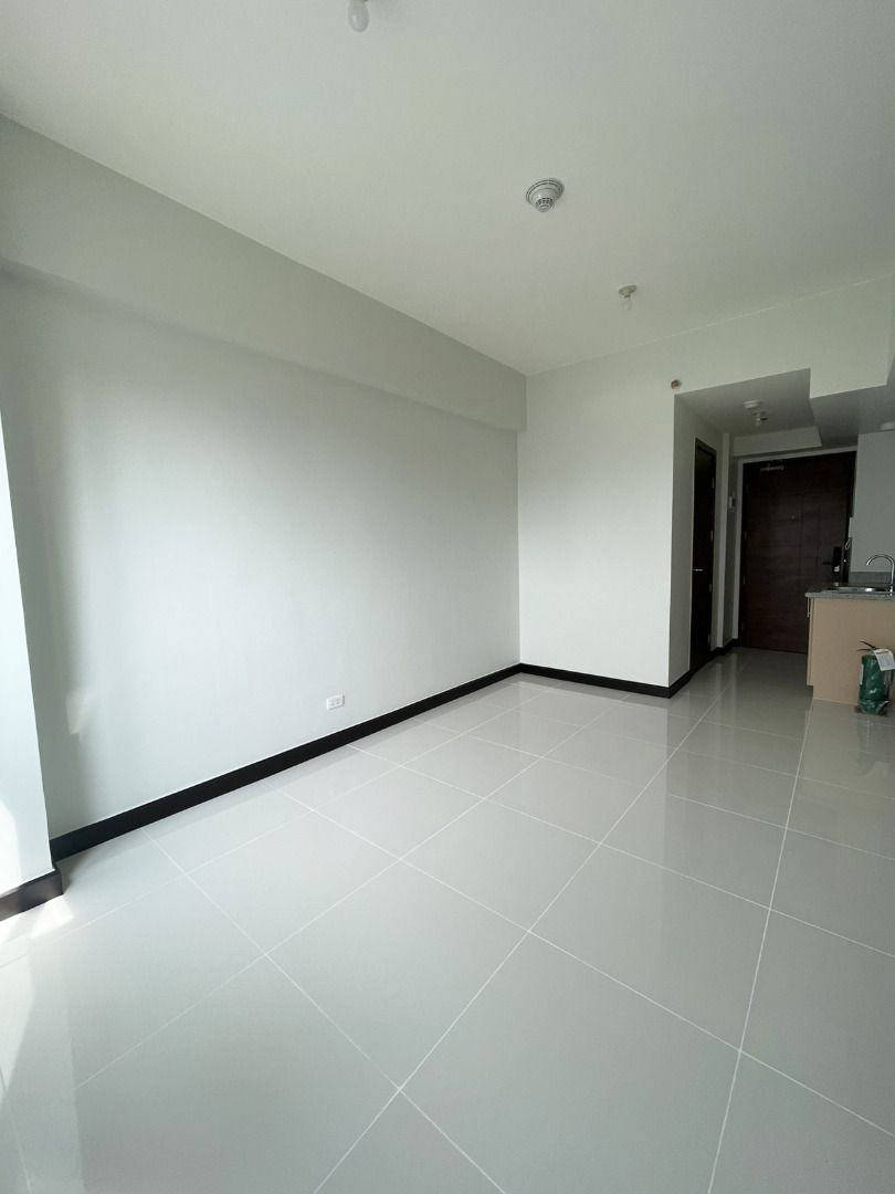 QUANTUM RESIDENCES STUDIO TYPE (Category: Apartments & Condos) located in Pasay City. Submitted by aries_lim (Listing ID 1460130253, Image 2). Description: QUANTUM RESIDENCES AQUA TOWER *21.5 sqm *26th floor *Studio type *No parking *2 months security deposit *2 months advance *10 Post Dated Checks Nearby: Taft Avenue near Gil Puyat Station Covenient for commuting to Makati, MOA, Manila, and nearby Universities PM for more details !! .