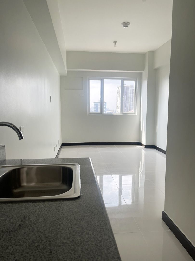 QUANTUM RESIDENCES STUDIO TYPE (Category: Apartments & Condos) located in Pasay City. Submitted by aries_lim (Listing ID 1460130253, Image 1). Description: QUANTUM RESIDENCES AQUA TOWER *21.5 sqm *26th floor *Studio type *No parking *2 months security deposit *2 months advance *10 Post Dated Checks Nearby: Taft Avenue near Gil Puyat Station Covenient for commuting to Makati, MOA, Manila, and nearby Universities PM for more details !! .