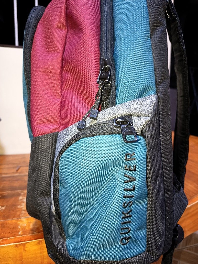 Quicksilver Schoolie Backpack (Category: Backpacks) located in Pasay City. Submitted by ODDXX (Listing ID 1460246604, Image 3). Description: Quicksilver Schoolie Backpack All Compartment✅zippers✅ 10/10 Like New! This is my personal Item! handle with Care, may sentimental Value. but selling it out for 2500!.