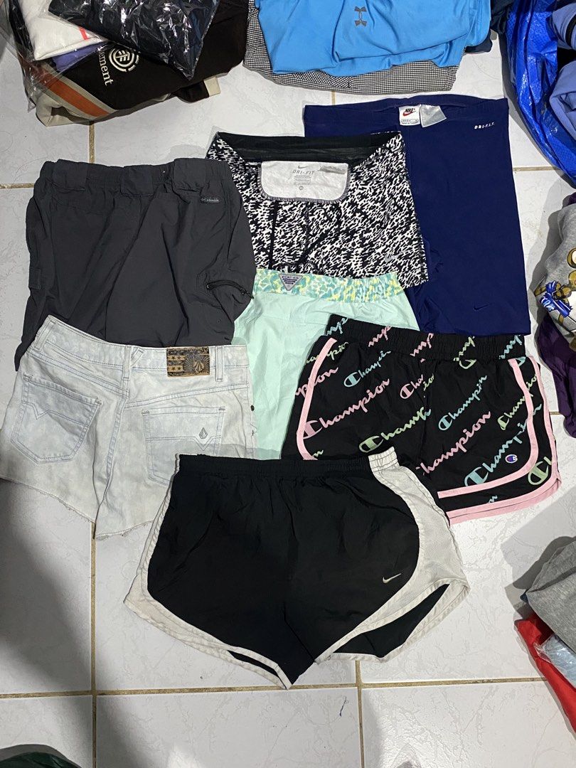 Quit bundle items 64pcs (Category: Coats, Jackets and Outerwear) located in Cavite. Submitted by incrediblerok501 (Listing ID 1460238020, Image 3). Description: Take all 6k.