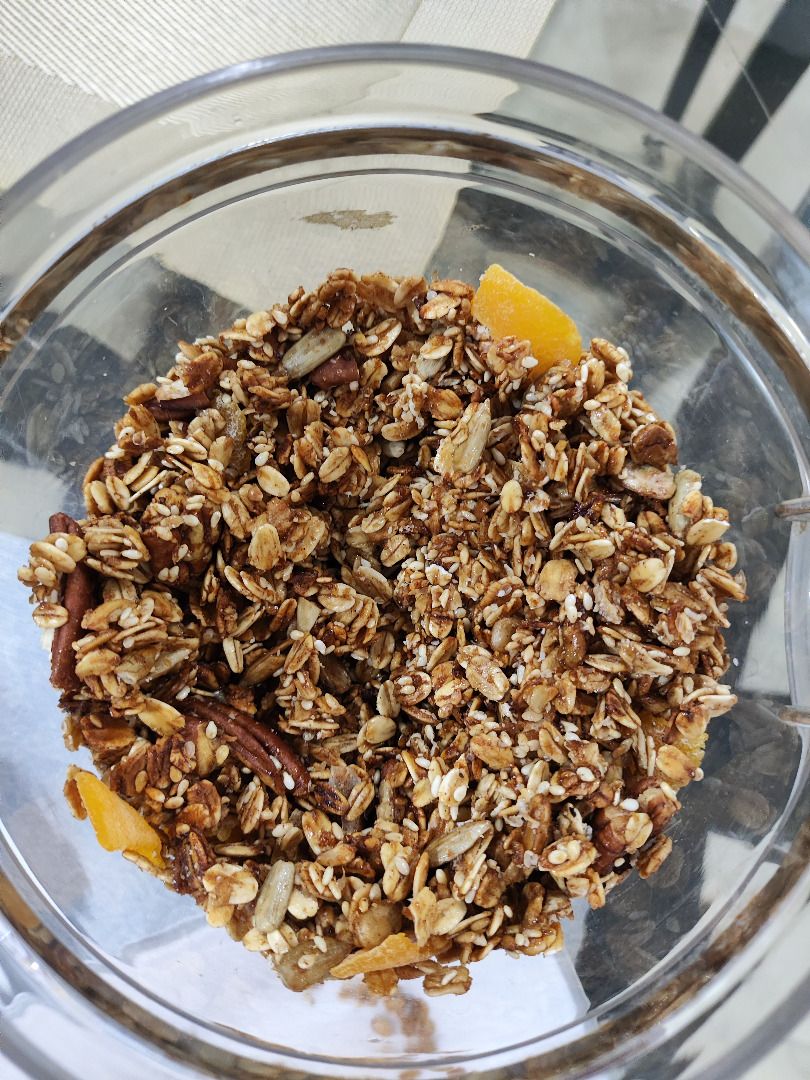 Raisin & Orange Granola — 250g (Category: Homemade Bakes) located in Quezon City. Submitted by robbie923 (Listing ID 1460162008, Image 3). Description: 🍊 Raisin & Orange Granola — 250g Crunchy homemade granola with sweet raisins, toasted oats & pecans, sunflower and sesame seeds, with a delicious hint of orange, honey, and maple syrup. 🍊🍯 * Picture has dried mangoes which are not available ✨ Perfect for: 🥣 Breakfast & yogurt 🥛 Milk & smoothi
