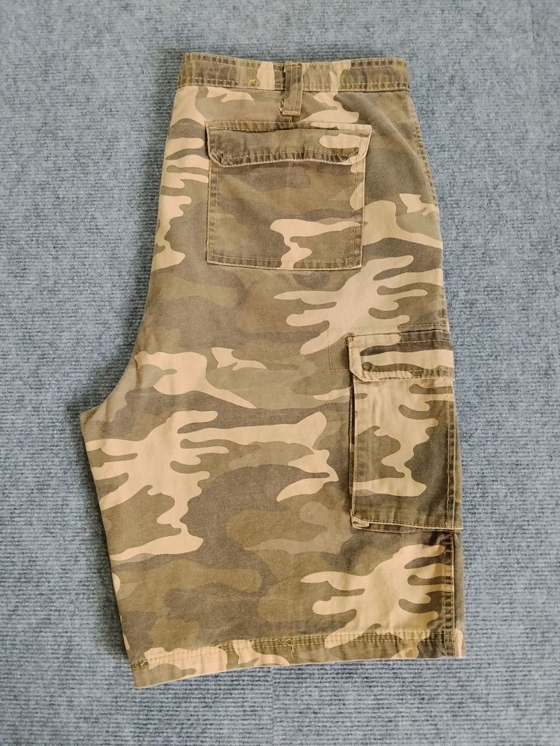 RANDOM CAMOU CARGO SHORTS (Category: Activewear) located in Kalibo. Submitted by ionsthrift (Listing ID 1460278347, Image 1). Description: 📌Ugaliing mag basa palagi, pra iwas tanong o aberya. 📌Wag na mag offer kng hndi nman kayang panindigan or bibilhin. Dahil once na nag offer ka dpat sure ka. 📌Please, manage your expectation nlng, halos lahat po ng items ay galing ukay, denedeclare ko nman pag my issue, pro pasensya na pag meron akong di nap