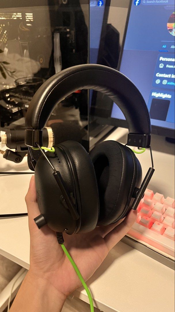 RAZER BLACKSHARK V2 X (Category: Headphones & Headsets) located in Manila. Submitted by x2nyl (Listing ID 1460253567, Image 3). Description: No box unit only No issue Bought 3 months ago Only used for watching alagang alaga Super good condition Do your own research for more info about this product!.