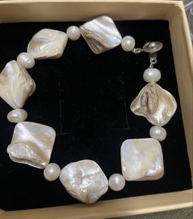 (Category: ) located in . Submitted by timeless-trinkets (Listing ID 1460259652, Image 1). Description: .