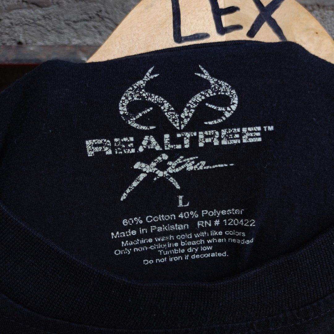 REALTREE BLACK TEE (Category: Tshirts & Polo Shirts ) located in Koronadal. Submitted by thriflex.29 (Listing ID 1460220433, Image 3). Description: REALTREE BLACK Size: Large Measurements: Width 22.5 Length 27 Condition: 9/10 - Excellent Colorate: 9.5/10 No Issue Mine: 400.