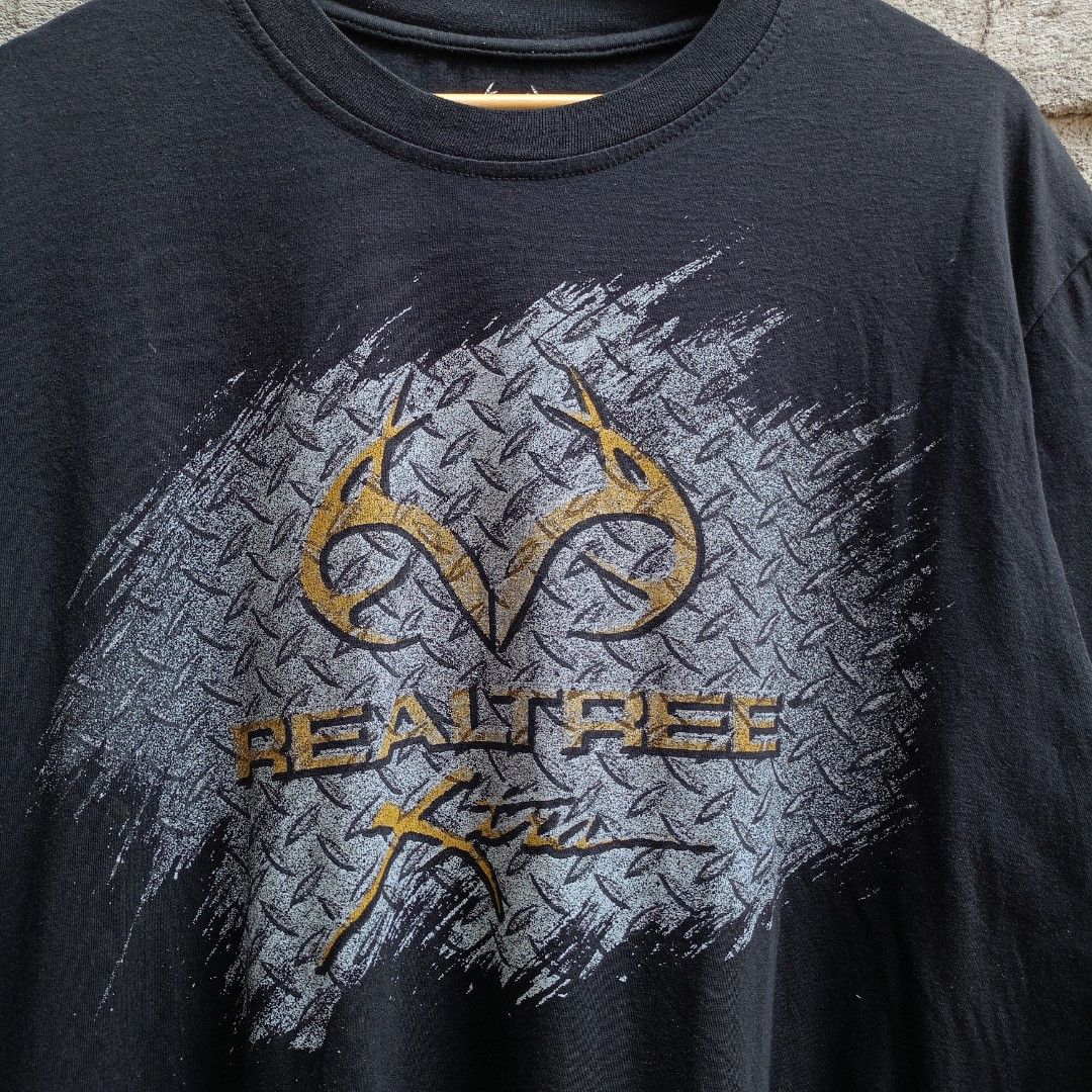 REALTREE BLACK TEE (Category: Tshirts & Polo Shirts ) located in Koronadal. Submitted by thriflex.29 (Listing ID 1460220433, Image 2). Description: REALTREE BLACK Size: Large Measurements: Width 22.5 Length 27 Condition: 9/10 - Excellent Colorate: 9.5/10 No Issue Mine: 400.