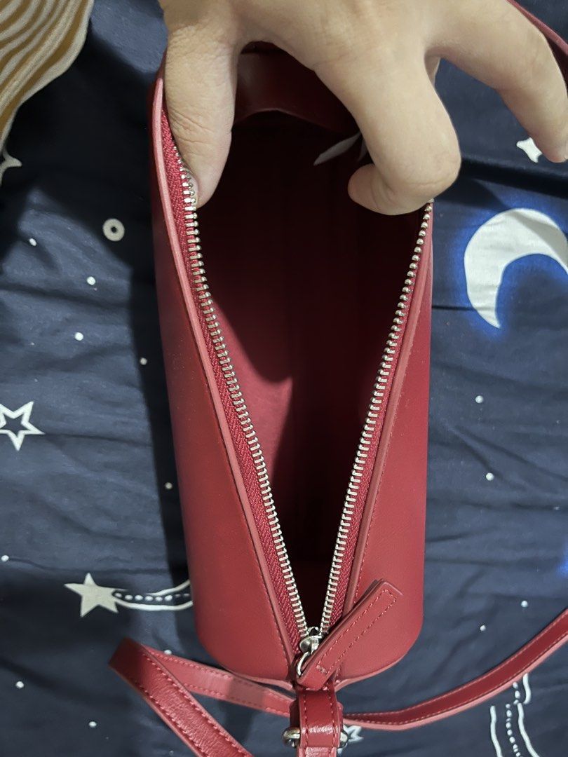 Red GU cylinder bag (Category: Luxury Bags & Wallets) located in Manila. Submitted by avery494 (Listing ID 1460242441, Image 2). Description: I’m selling my red GU cylinder bag. I also got this as a gift Rfs: Money for tuition fee Mode of payment: Gcash Original Price: ₱1,145 Lalamove.