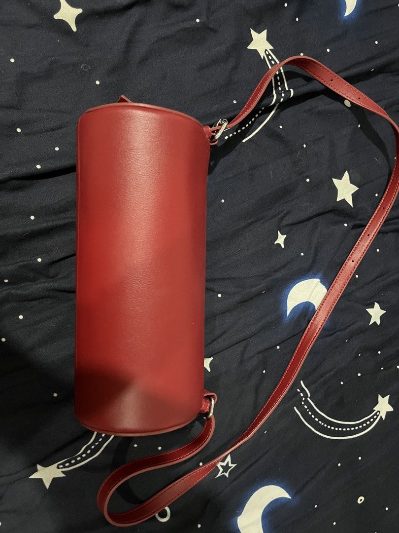 Red GU cylinder bag (Category: Luxury Bags & Wallets) located in Manila. Submitted by avery494 (Listing ID 1460242441, Image 1). Description: I’m selling my red GU cylinder bag. I also got this as a gift Rfs: Money for tuition fee Mode of payment: Gcash Original Price: ₱1,145 Lalamove.