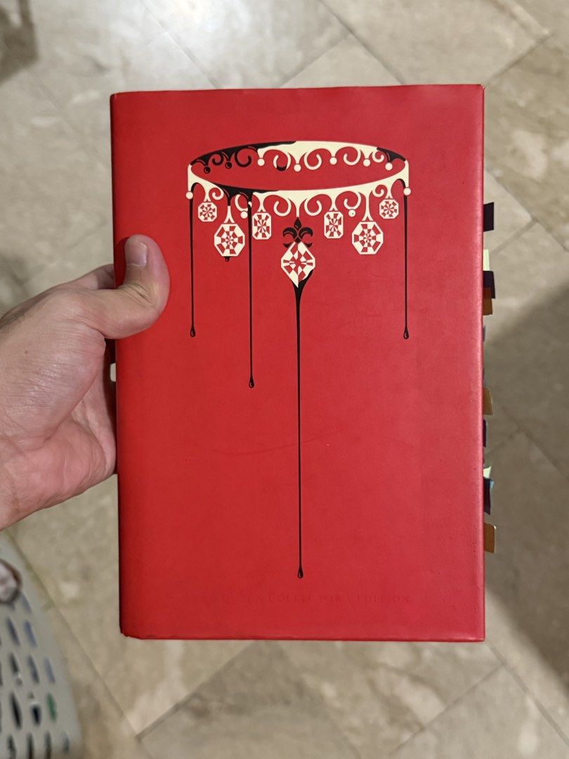 Pre loved book: Red queen collectors edition (Category: Storybooks) located in Quezon City. Submitted by wrickermagic (Listing ID 1460220412, Image 1). Description: Red queen collectors edition It’s in good condition Has book annotation tabs but can be removed.