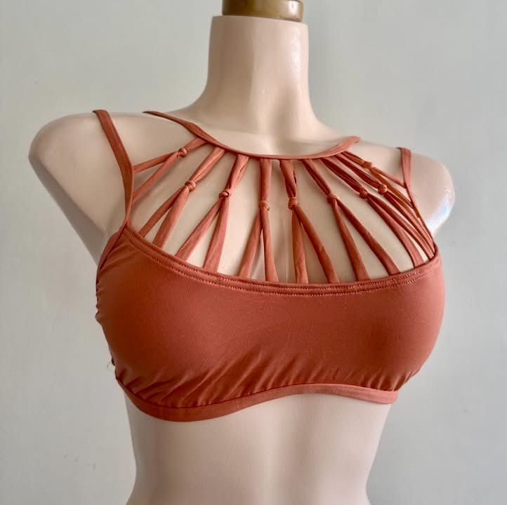 ripcurl swimtop no pads S size 32C/34Ab (Category: Bikinis & Swimsuits) located in San Jose. Submitted by 99ners (Listing ID 1460175326, Image 2). Description: .