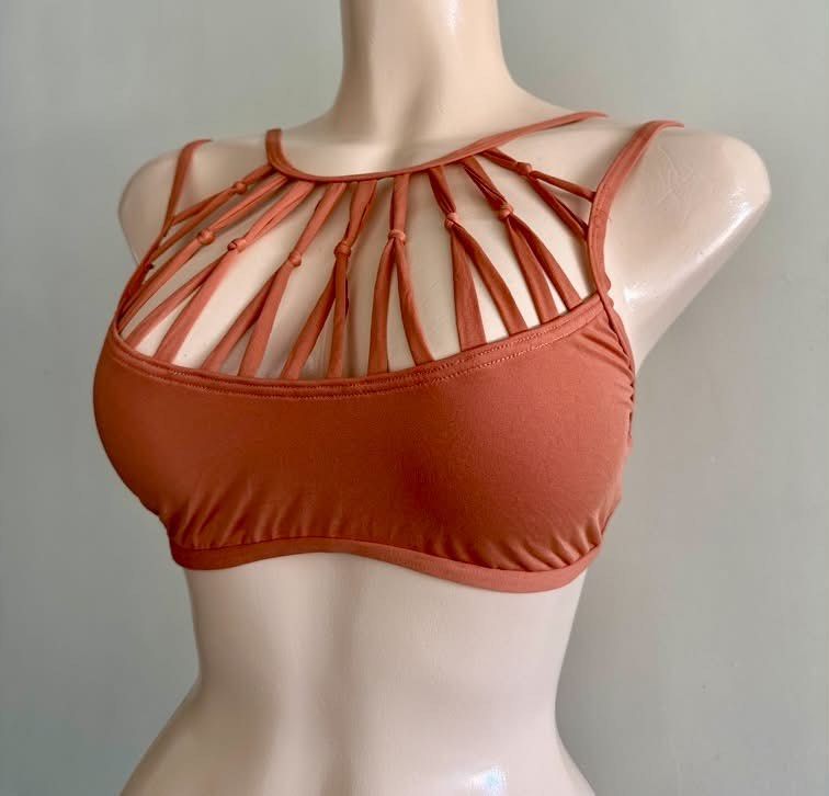 ripcurl swimtop no pads S size 32C/34Ab (Category: Bikinis & Swimsuits) located in San Jose. Submitted by 99ners (Listing ID 1460175326, Image 3). Description: .