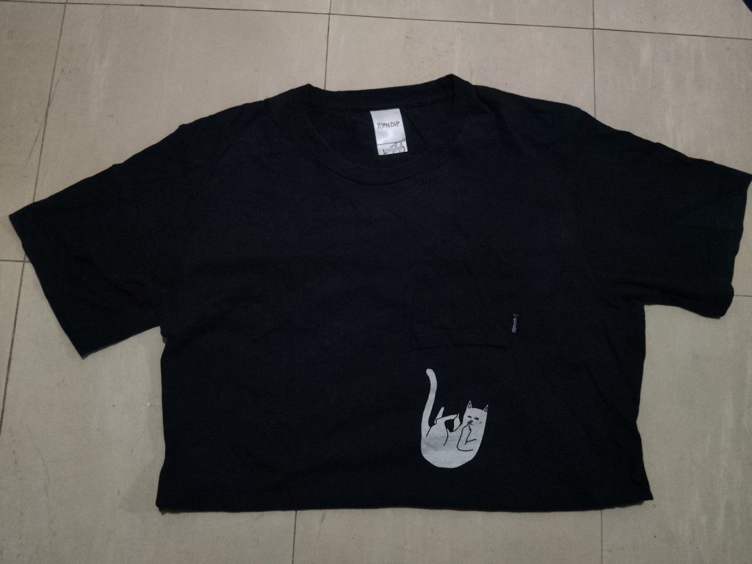 Ripndip T-shirt Medium Black Cat Pocket Tee (Category: Tshirts & Polo Shirts ) located in Oas. Submitted by yortzzz (Listing ID 1460274842, Image 2). Description: - Brand: Ripndip - Color: Black - Size: Medium - Design: Iconic cat graphic on the pocket.