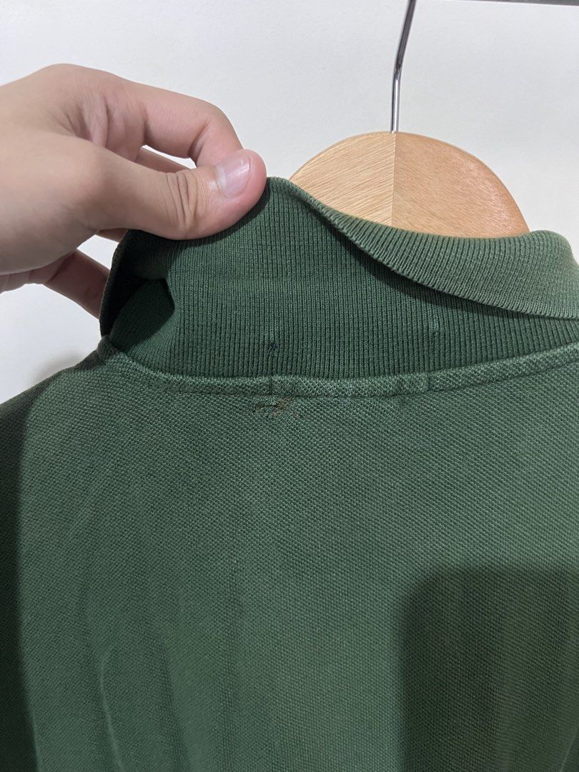 Ralph Lauren Hunter Green Polo (Category: Tshirts & Polo Shirts ) located in Angono. Submitted by odd.fitt (Listing ID 1460294594, Image 3). Description: Medium 20W 26-28L Repaired hole, unnoticeable when worn (Under collar) .