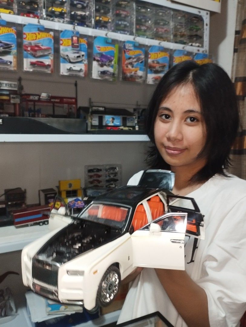 Rolls Royce Diecast (Category: Vehicle & Diecast Models) located in Batangas. Submitted by toyempress8 (Listing ID 1460134031, Image 2). Description: Rolls Royce Phantom Approx 28cm(11 inches)with sound Shipping fee will be shouldered by the buyer.