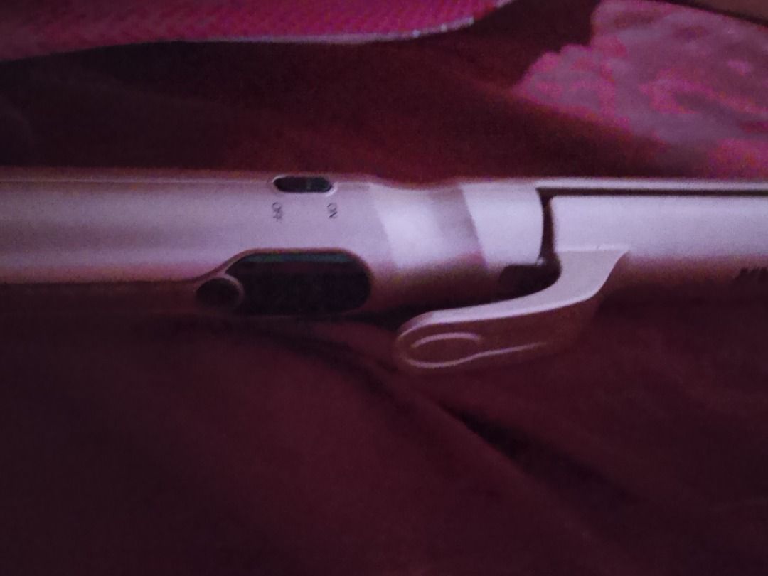 Rose Gold Curling Iron with Temperature Settings (Category: Hair) located in Cebu City. Submitted by dahrdinawanao (Listing ID 1460275056, Image 1). Description: - Rose gold curling iron - Adjustable temperature settings (1, 2, 3) - Functional clamp for easy styling - Perfect for creating beautiful hairstyles - Works very well.