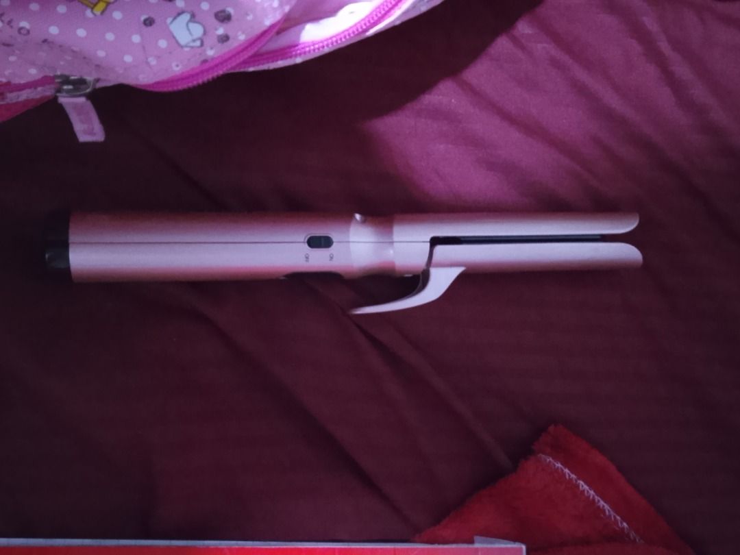 Rose Gold Curling Iron with Temperature Settings (Category: Hair) located in Cebu City. Submitted by dahrdinawanao (Listing ID 1460275056, Image 2). Description: - Rose gold curling iron - Adjustable temperature settings (1, 2, 3) - Functional clamp for easy styling - Perfect for creating beautiful hairstyles - Works very well.