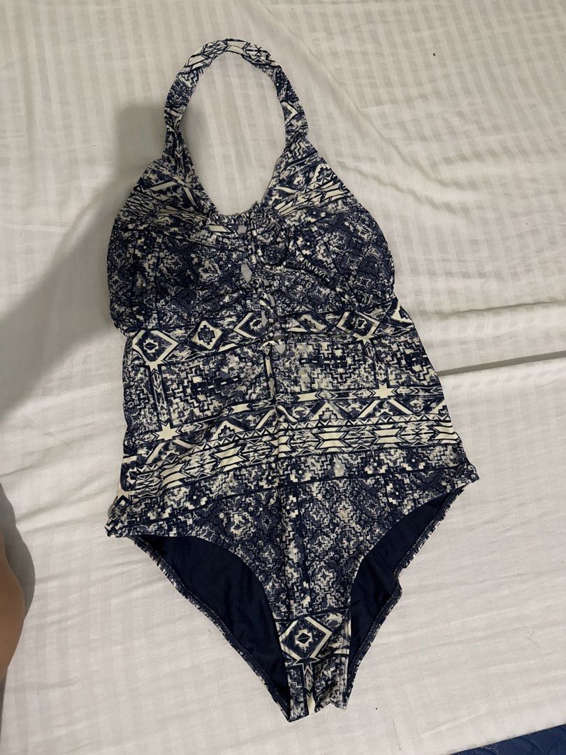Roxy halter-neck swimsuit (Category: Bikinis & Swimsuits) located in Makati City. Submitted by malcolmkenji (Listing ID 1460225802, Image 1). Description: one pice halter - Roxy.