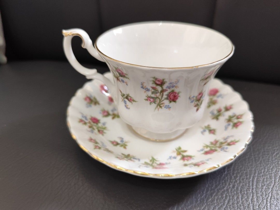 Royal Albert Winsome Duo (Category: Coffee & Tea Tableware) located in Dipolog. Submitted by thriftteata (Listing ID 1460207269, Image 2). Description: so pretty euc.