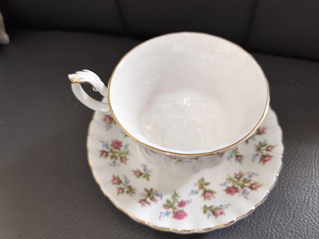 Royal Albert Winsome Duo (Category: Coffee & Tea Tableware) located in Dipolog. Submitted by thriftteata (Listing ID 1460207269, Image 3). Description: so pretty euc.