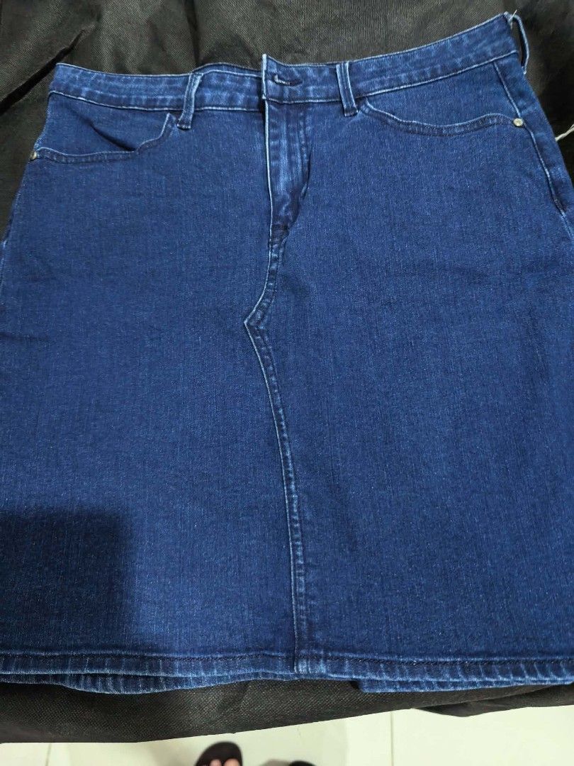 RRJ Denim Skirt Size 30 (Category: Skirts) located in Davao. Submitted by redge1990 (Listing ID 1460138809, Image 1). Description: - RRJ Dark Wash Denim Skirt - Classic A-line cut - Front and back pockets - Size: 30 - Material: 98% Cotton - Easy to style for casual outfits - A great wardrobe staple good as new, stretchy. no defect..