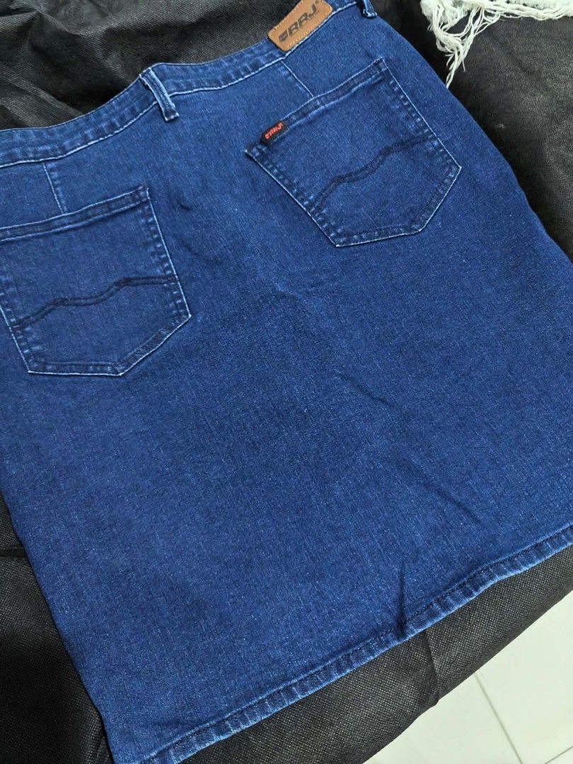 RRJ Denim Skirt Size 30 (Category: Skirts) located in Davao. Submitted by redge1990 (Listing ID 1460138809, Image 2). Description: - RRJ Dark Wash Denim Skirt - Classic A-line cut - Front and back pockets - Size: 30 - Material: 98% Cotton - Easy to style for casual outfits - A great wardrobe staple good as new, stretchy. no defect..