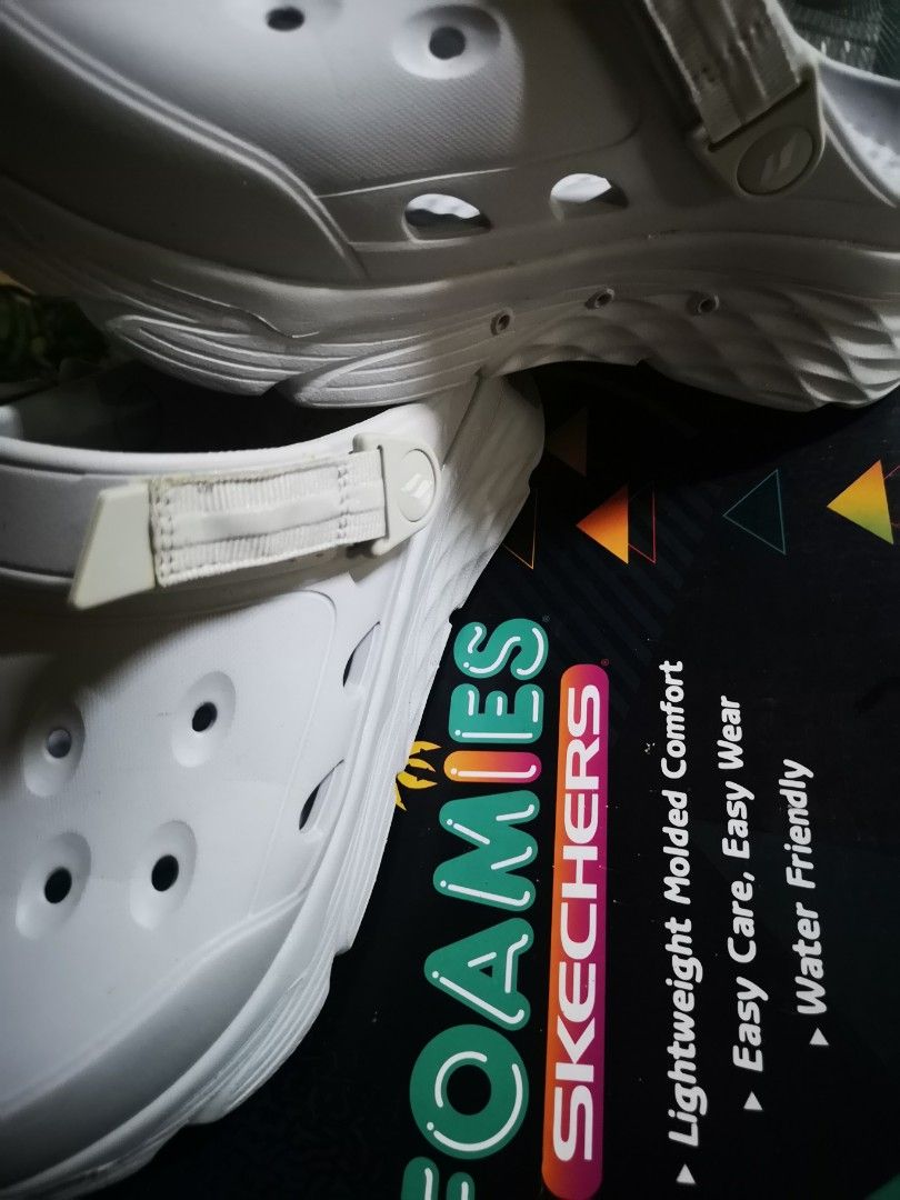RUSH!!! SKETCHERS 7 (Category: Slippers and slides) located in Rizal. Submitted by jasmin_santiago (Listing ID 1460158489, Image 2). Description: Good as new po! Once lang nagamit w/box pa. Pwede sa maselan. Bawas gamit, nakatago lang. Very comfy. Tamang tama sa pang rainy days..