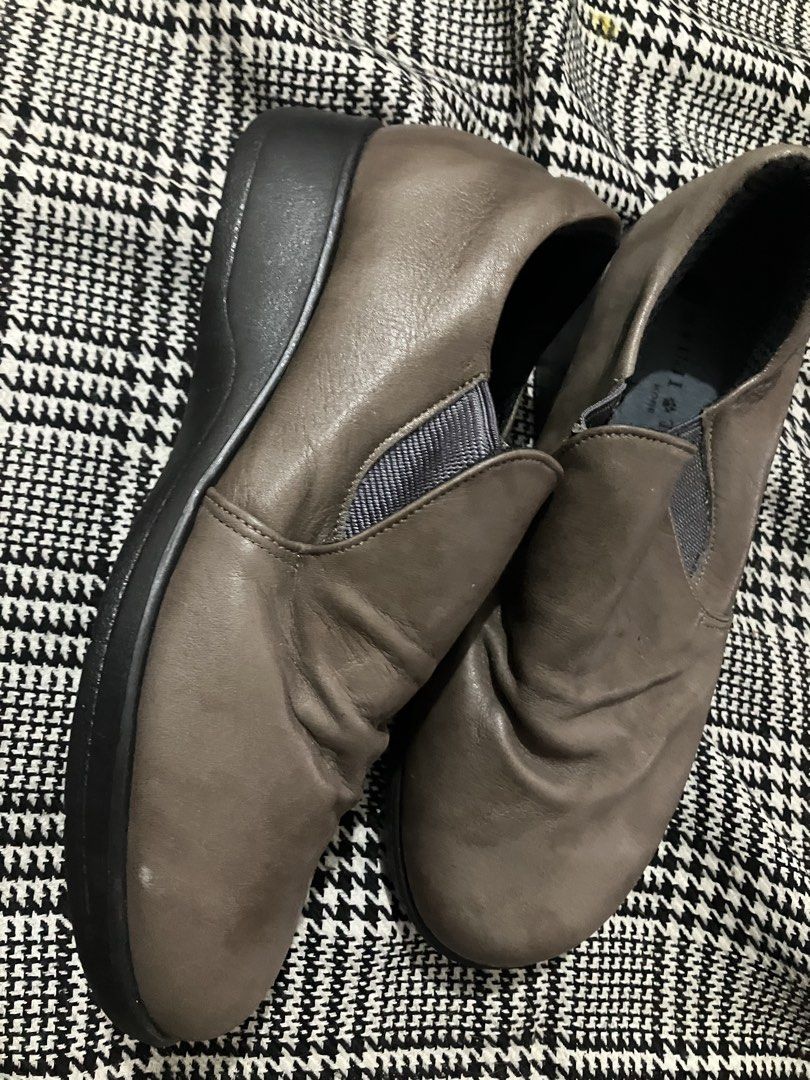 Ryuji takai insert shoe (Category: Shoe inserts) located in Angeles City. Submitted by jnwsurplus (Listing ID 1460172324, Image 2). Description: soft, taupe-brown faux-leather or leather slip-on comfort shoes with a gathered, pleated design and elastic side gore panels..