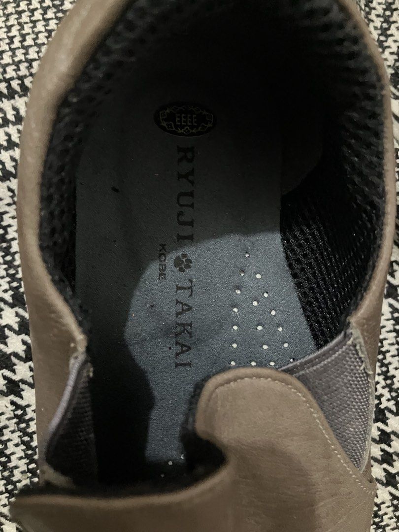 Ryuji takai insert shoe (Category: Shoe inserts) located in Angeles City. Submitted by jnwsurplus (Listing ID 1460172324, Image 3). Description: soft, taupe-brown faux-leather or leather slip-on comfort shoes with a gathered, pleated design and elastic side gore panels..