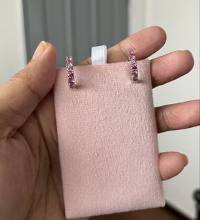 (Category: ) located in . Submitted by katmandulovesmakeup (Listing ID 1456267522, Image 1). Description: .