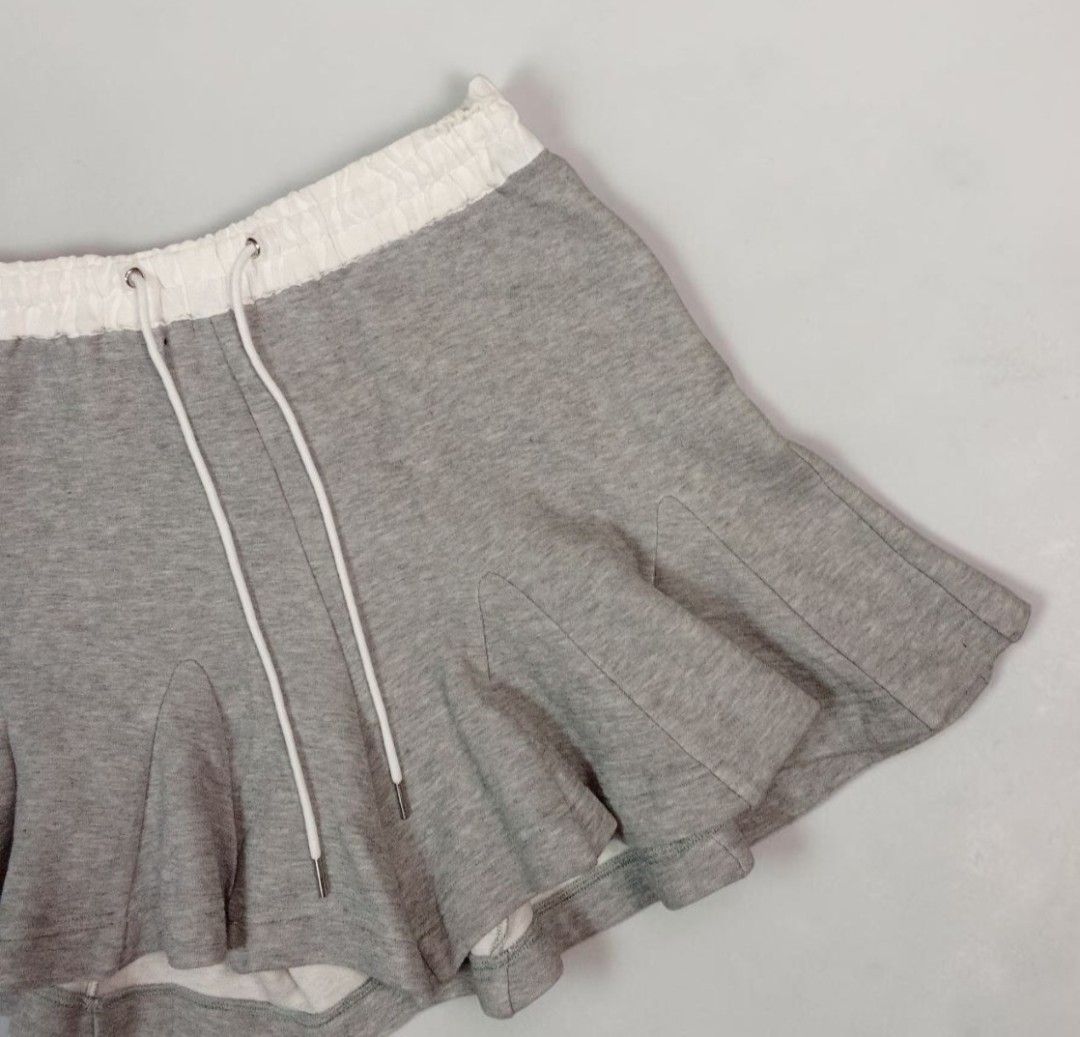 Sacai - Pleated - Sway Sweat - Short (Category: Shorts) located in Manila. Submitted by kinstugi.pieces (Listing ID 1460210709, Image 2). Description: Wstlne 14.5 inches Crtch 11.5 inches Insm 4 inches L 16 inches LgOpng 20 inches Origin: Japan Materials: Cotton 100% Authentic Color Rate: 10-10 Condition: 10-10 Presentable for Use Shoulder Shipping fee.