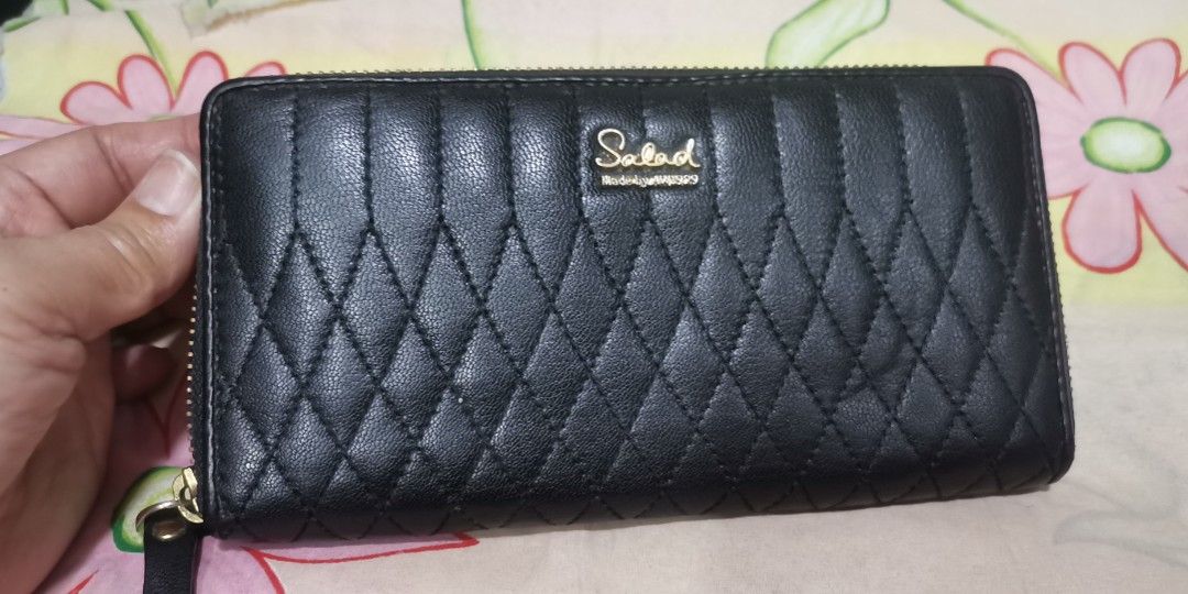 SALAD black quilted full zip long leather wallet (Category: Wallets & Card holders) located in Baguio. Submitted by princessjhade (Listing ID 1460205094, Image 2). Description: Very good condition Plus shipping.