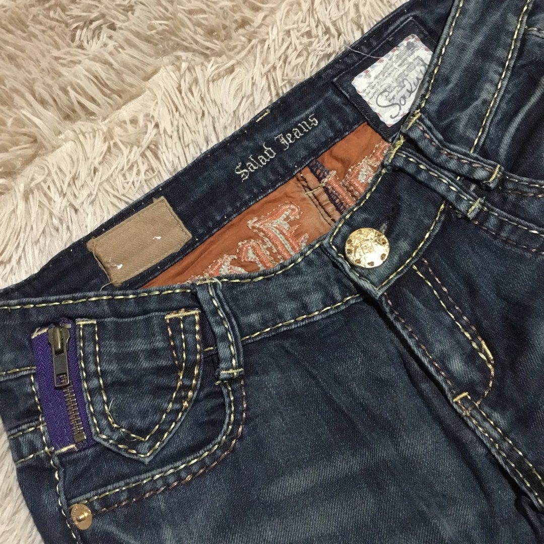 Salad Jeans Flare Pants (Category: Jeans) located in Baguio. Submitted by jaaanee (Listing ID 1460197272, Image 3). Description: No issue MOD : JNT MOP : GCASH.